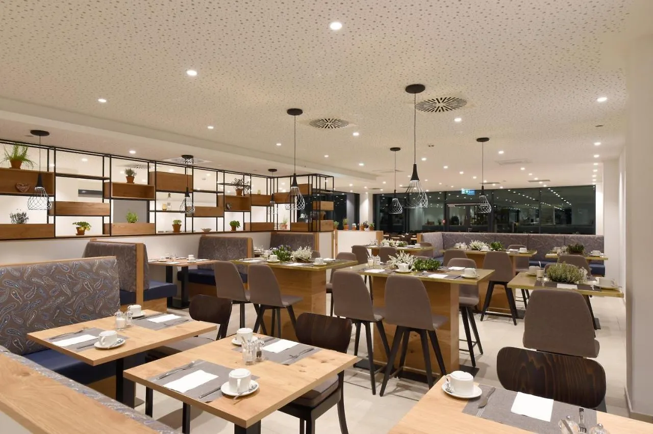 Wyndham Garden Munich Messe Hotel 4*,